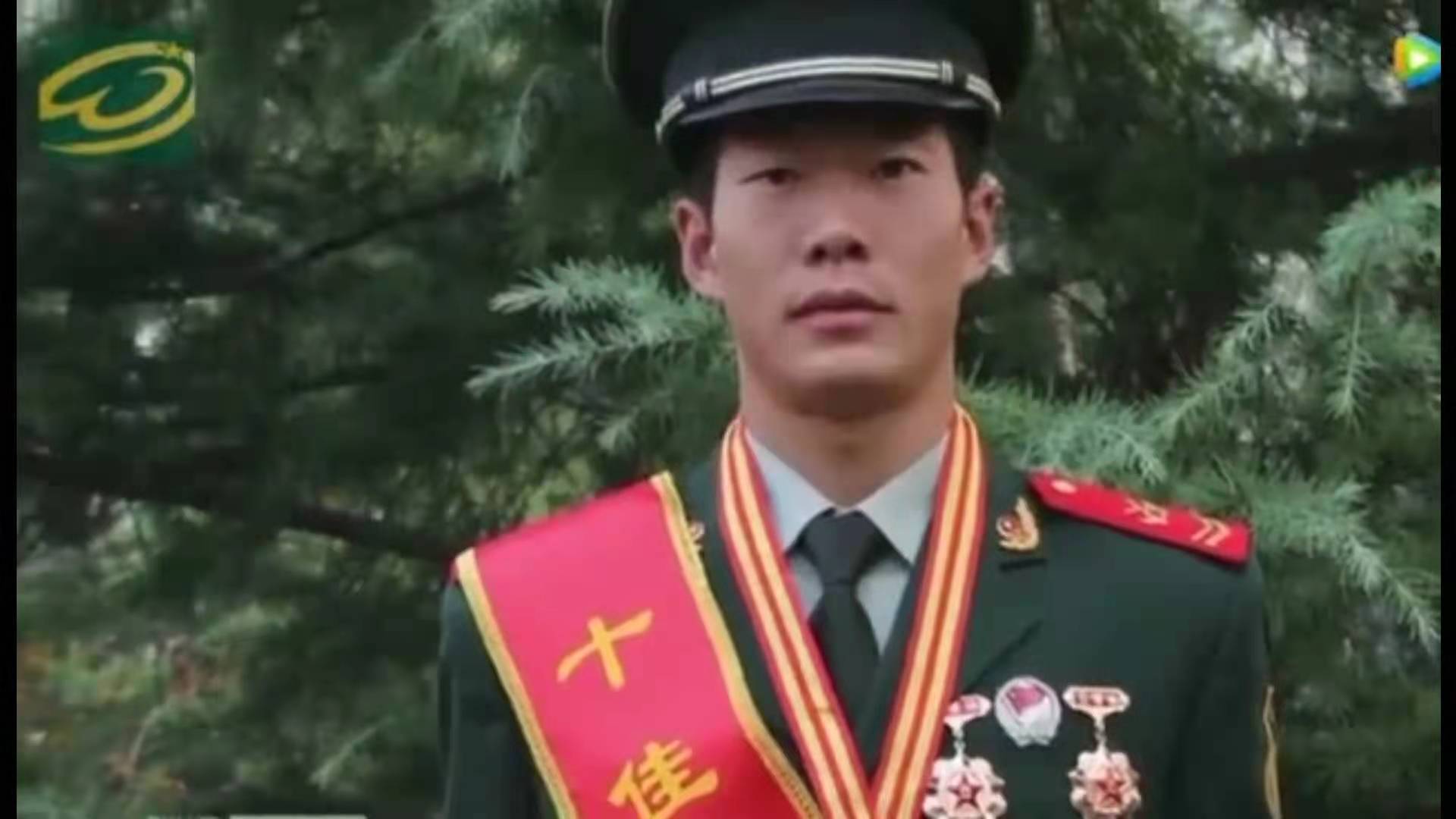 致敬英雄张楠,传承红色基因——我校美术学院师生联合党支部开展党日