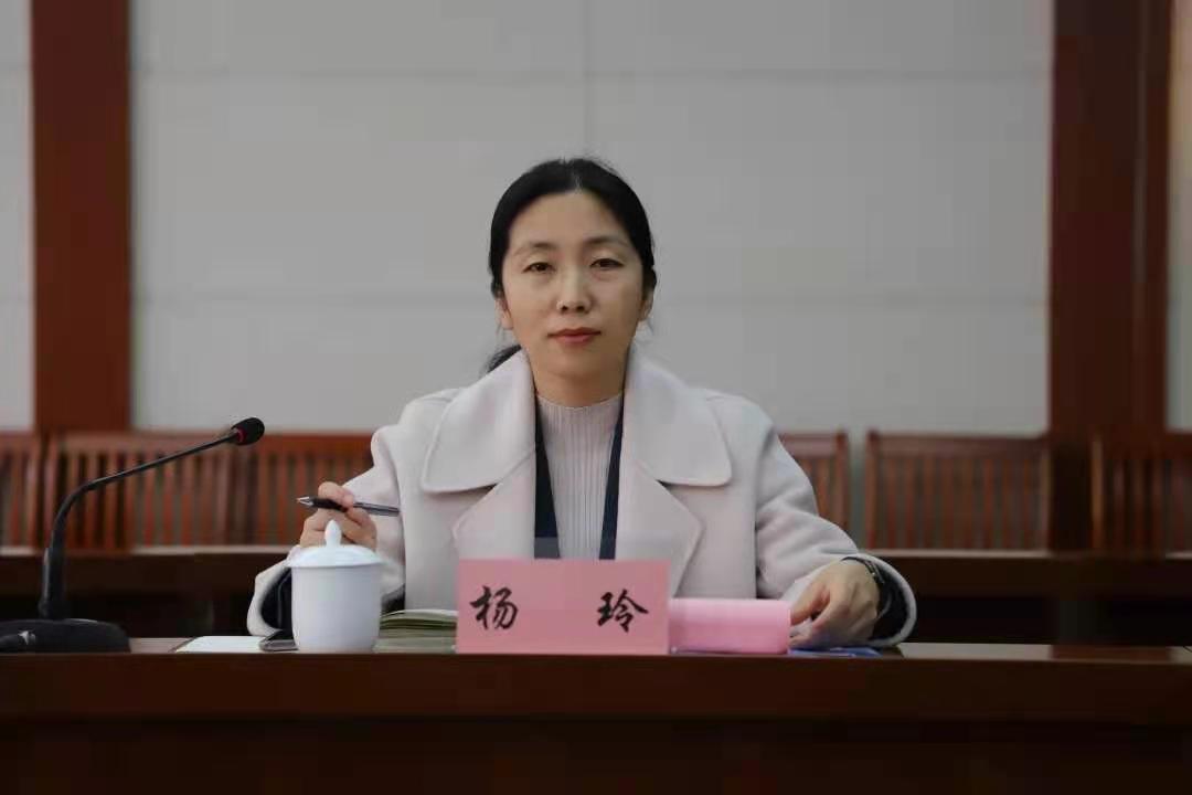 座谈会由沧州市委组织部副部长杨玲主持.